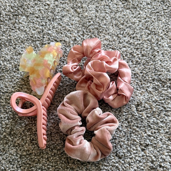 Accessories - Mixed Variety Pink Scrunchies and Claw Clips
